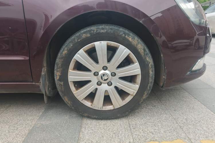 Used Skoda Superb 2013 1.4TSI DSG Sport Edition Right Front Wheel Hub