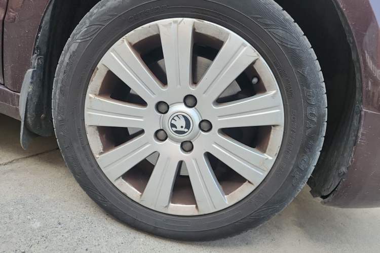 Used Skoda Superb 2013 1.4TSI Manual Shengshi Edition Right Front Wheel Hub
