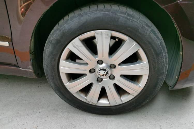 Used Skoda Superb 2013 1.4TSI DSG Sport Edition Right Front Wheel Hub
