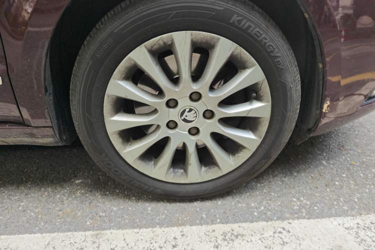 Used Skoda Superb 2013 1.8TSI Automatic MingShi Edition Right Front Wheel Hub
