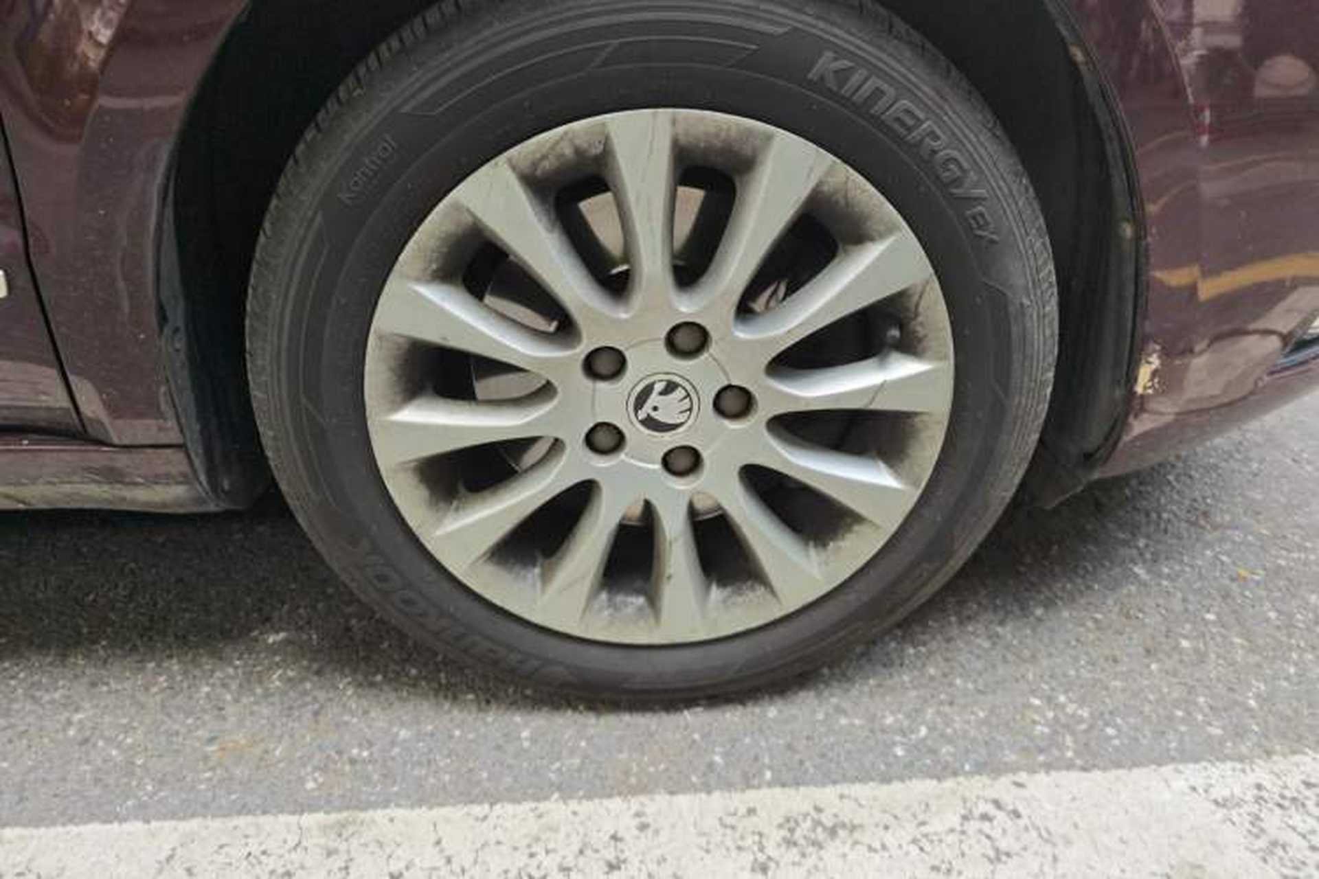 Used Skoda Superb 2013 1.8TSI Automatic MingShi Edition Right Front Wheel Hub