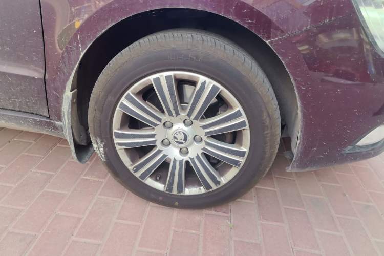 Used Skoda Superb 2013 1.4TSI DSG Sport Edition Right Front Wheel Hub