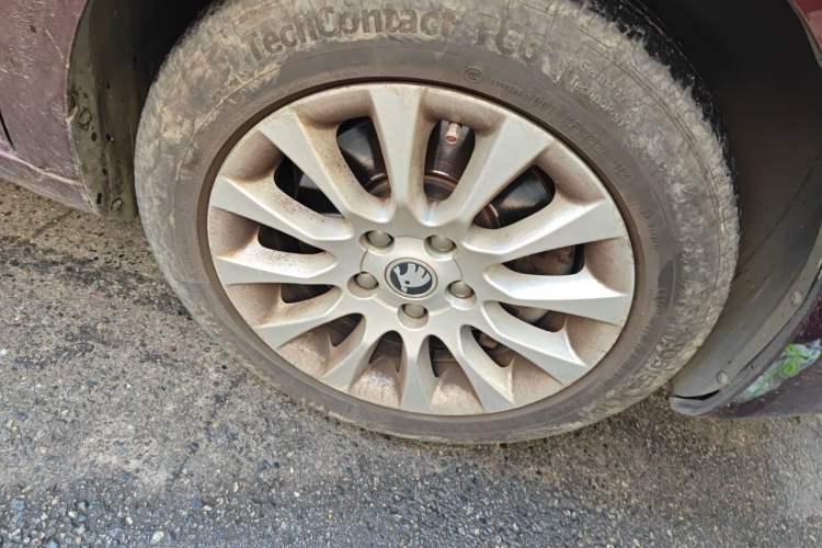 Used Skoda Superb 2013 1.8TSI Automatic MingShi Edition Right Front Wheel Hub