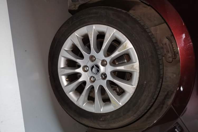 Used Skoda Superb 2013 1.8TSI Automatic MingShi Edition Right Front Wheel Hub