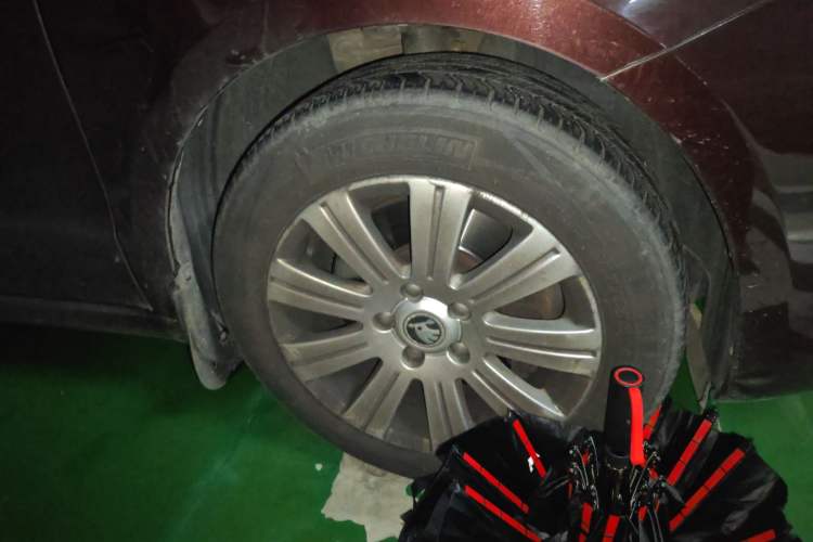 Used Skoda Superb 2013 1.4TSI Manual Shengshi Edition Right Front Wheel Hub