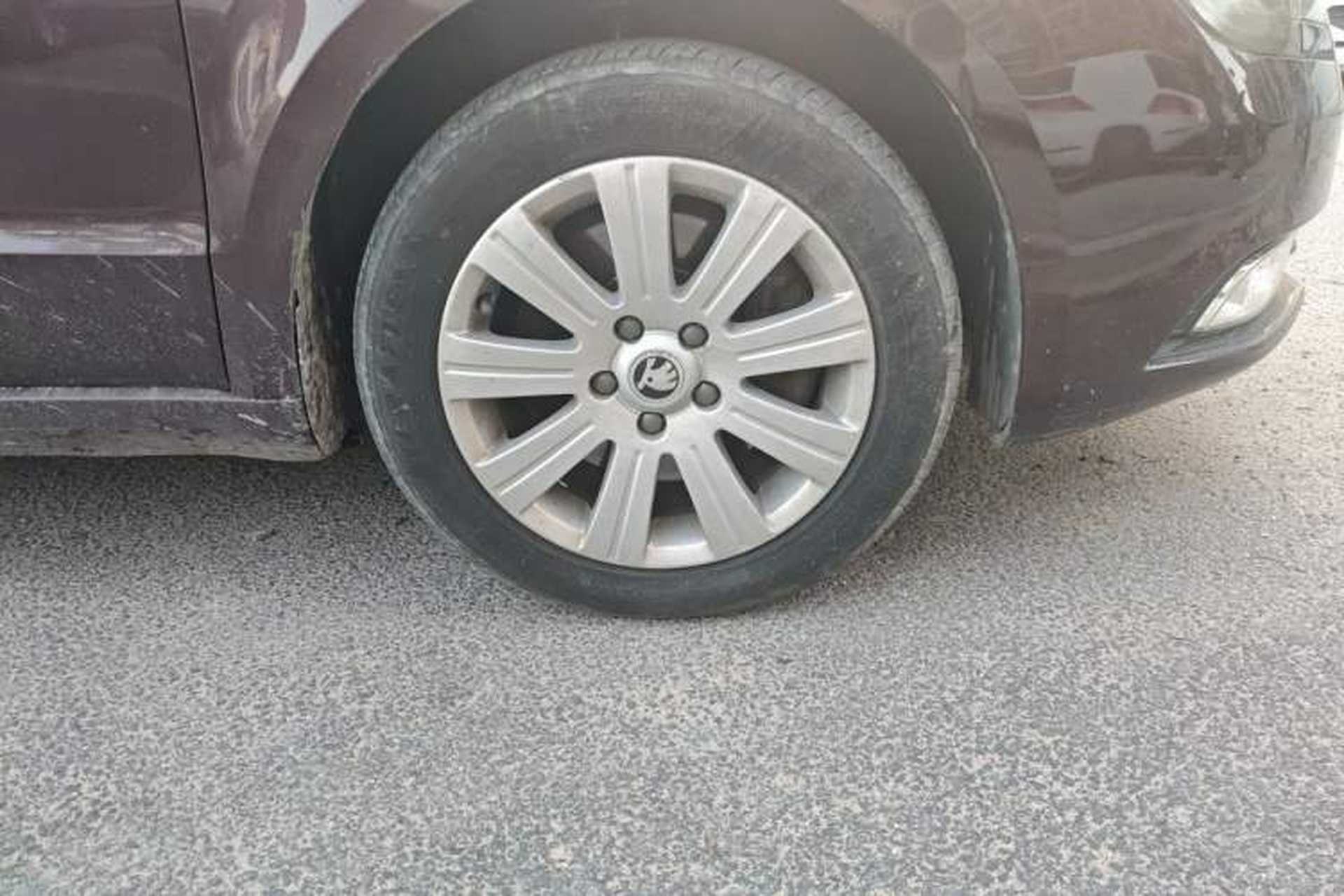 Used Skoda Superb 2013 1.4TSI Manual Shengshi Edition Right Front Wheel Hub