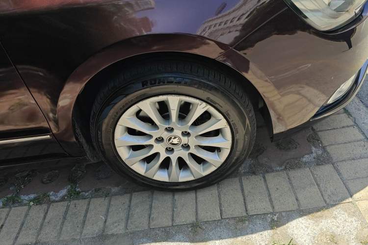 Used Skoda Superb 2013 1.4 TSI DSG Prestige Edition Right Front Wheel Hub