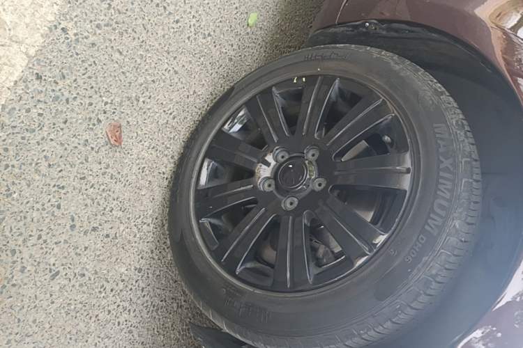 Used Skoda Superb 2013 1.4TSI Manual Shengshi Edition Right Front Wheel Hub
