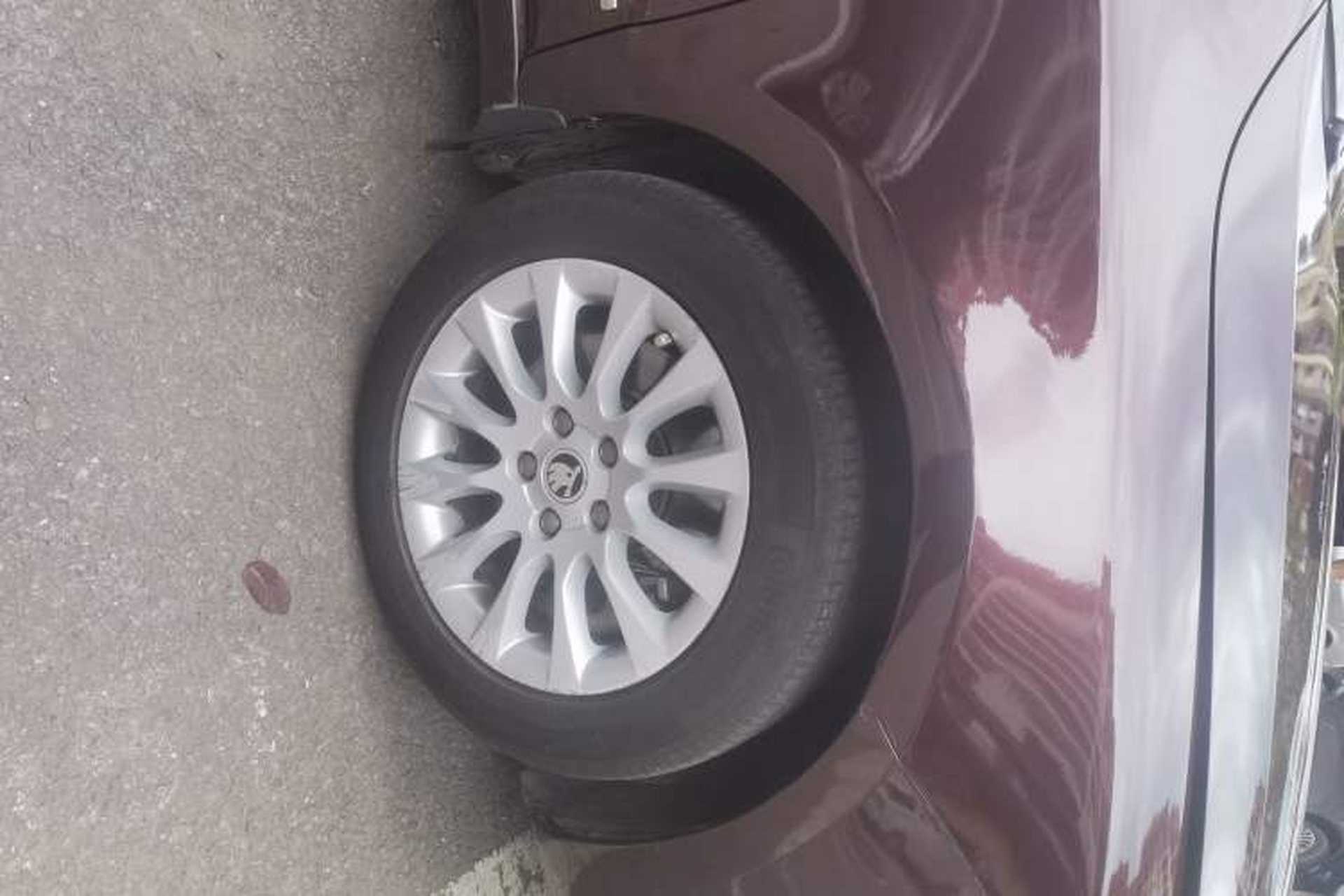 Used Skoda Superb 2013 1.8TSI Automatic MingShi Edition Right Front Wheel Hub