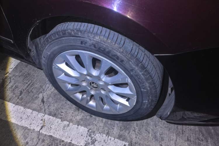 Used Skoda Superb 2013 1.8TSI Automatic MingShi Edition Right Front Wheel Hub