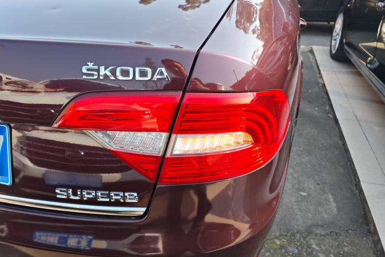 Used Skoda Superb 2013 1.8TSI Automatic Yashi Edition Right Rear Taillight