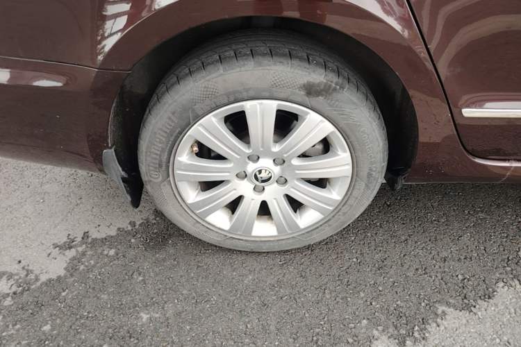 Used Skoda Superb 2013 1.4TSI DSG Sport Edition Right Rear Wheel Hub