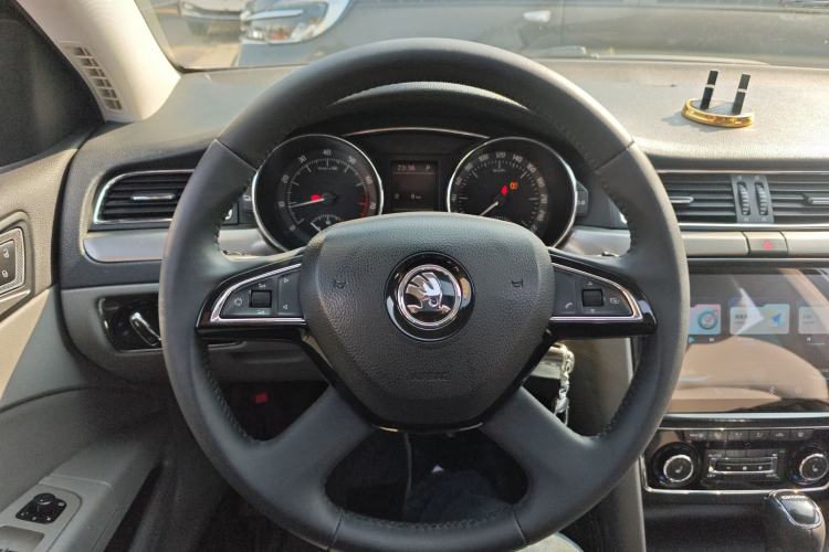Used Skoda Superb 2013 1.8TSI Automatic Yashi Edition Steering Wheel