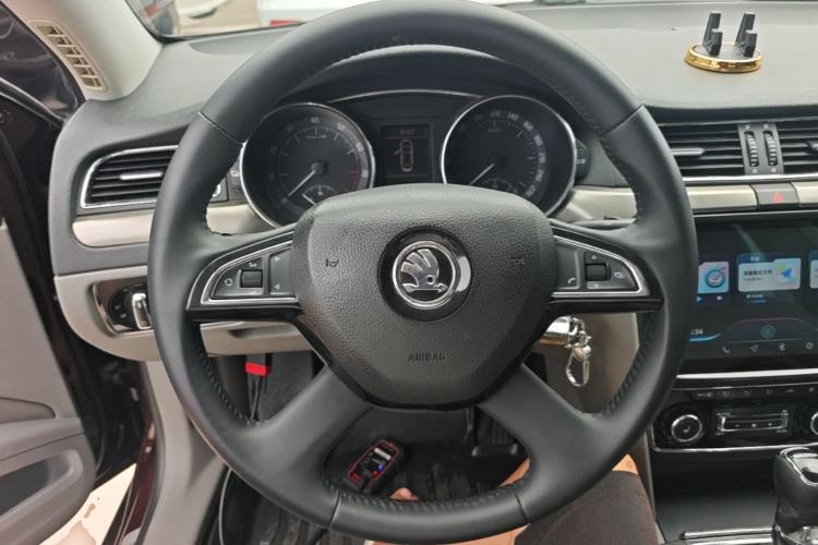 Used Skoda Superb 2013 1.8TSI Automatic Yashi Edition Steering Wheel