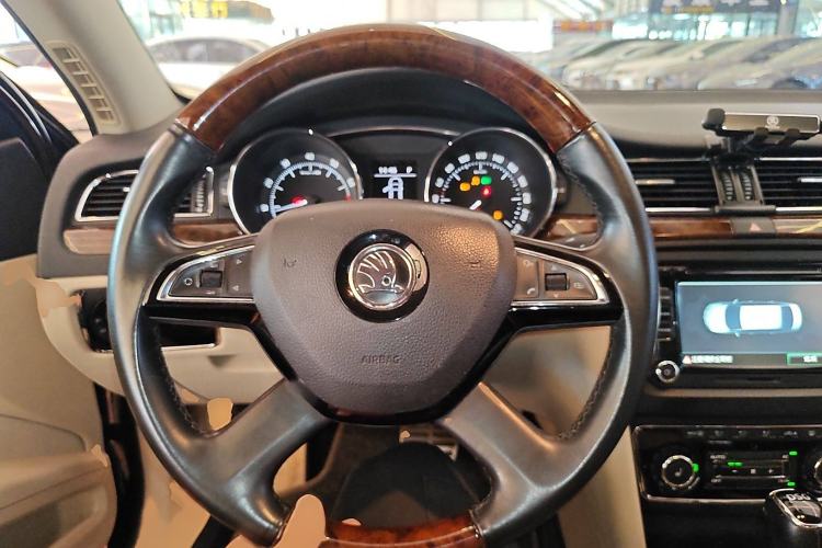 Used Skoda Superb 2013 2.0 TSI DSG Luxury Edition Steering Wheel