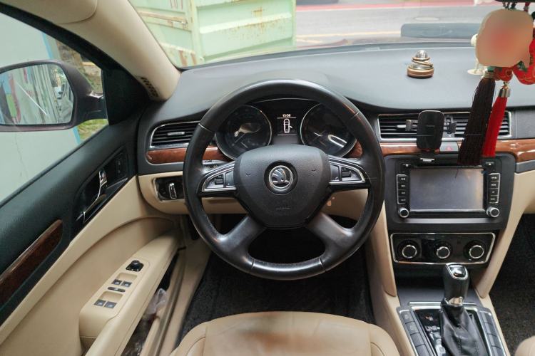 Used Skoda Superb 2013 1.8TSI Automatic MingShi Edition Steering Wheel