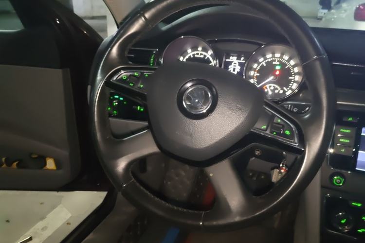 Used Skoda Superb 2013 1.8TSI Automatic Yashi Edition Steering Wheel