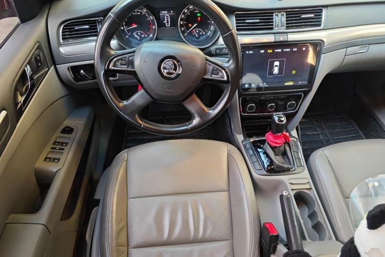 Used Skoda Superb 2013 1.8TSI Automatic MingShi Edition Steering Wheel