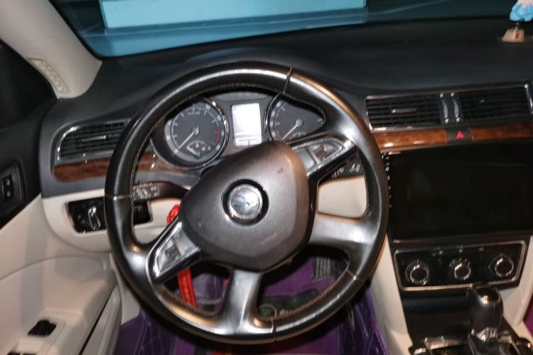 Used Skoda Superb 2013 1.8TSI Automatic MingShi Edition Steering Wheel