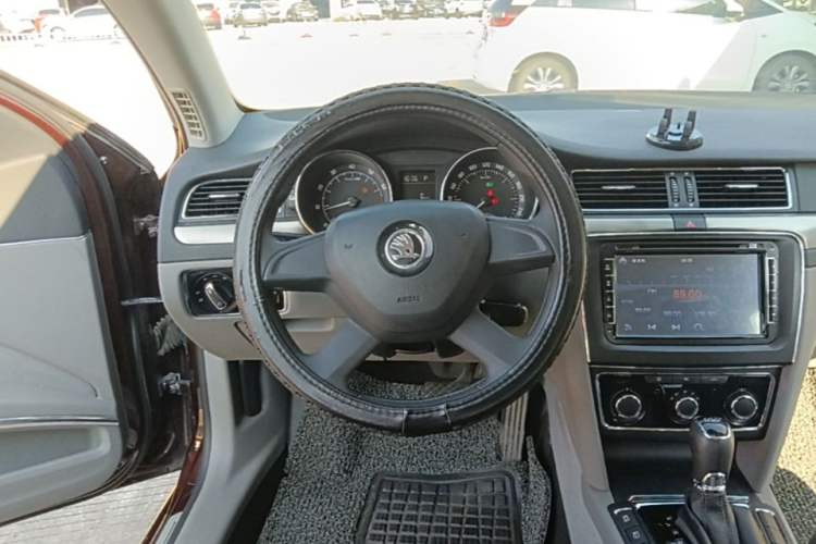 Used Skoda Superb 2013 1.4TSI DSG Sport Edition Steering Wheel