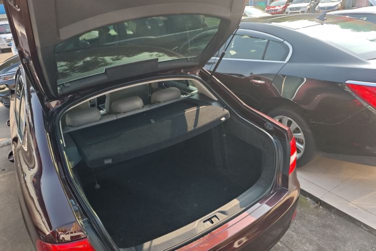 Used Skoda Superb 2013 1.8TSI Automatic Yashi Edition Trunk