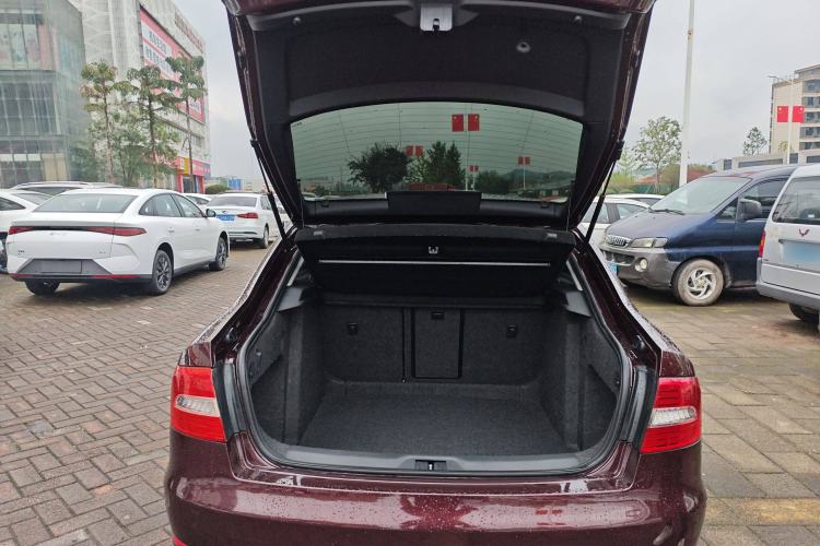 Used Skoda Superb 2013 1.4TSI Manual Shengshi Edition Trunk