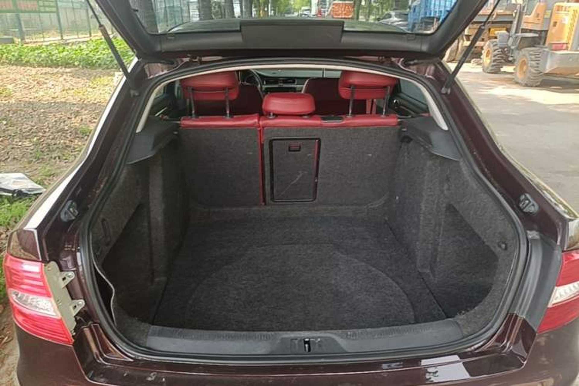 Used Skoda Superb 2013 1.4TSI Manual Shengshi Edition Trunk