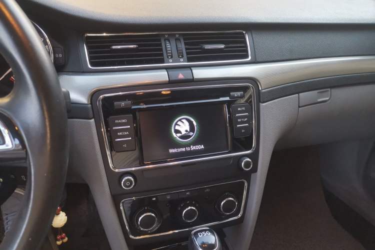 Used Skoda Superb 2013 1.4 TSI DSG Prestige Edition Audio And AC Panel
