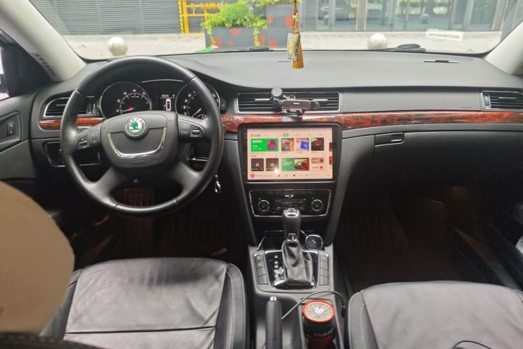 Used Skoda Superb 2013 Travel Edition 2.0 TSI Prestige Version Center Console