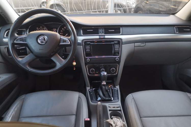 Used Skoda Superb 2013 1.4 TSI DSG Prestige Edition Center Console