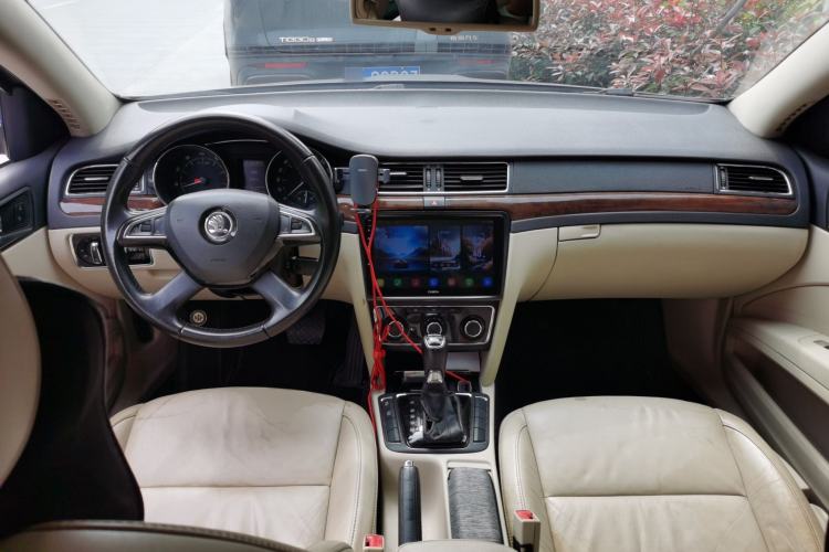 Used Skoda Superb 2013 1.8TSI Automatic MingShi Edition Center Console