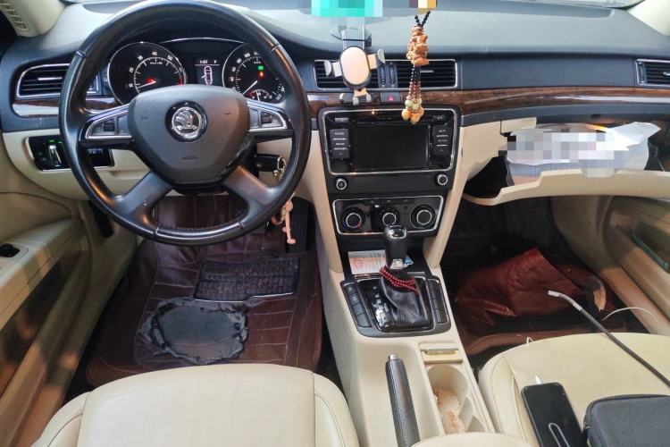 Used Skoda Superb 2013 1.8TSI Automatic MingShi Edition Center Console