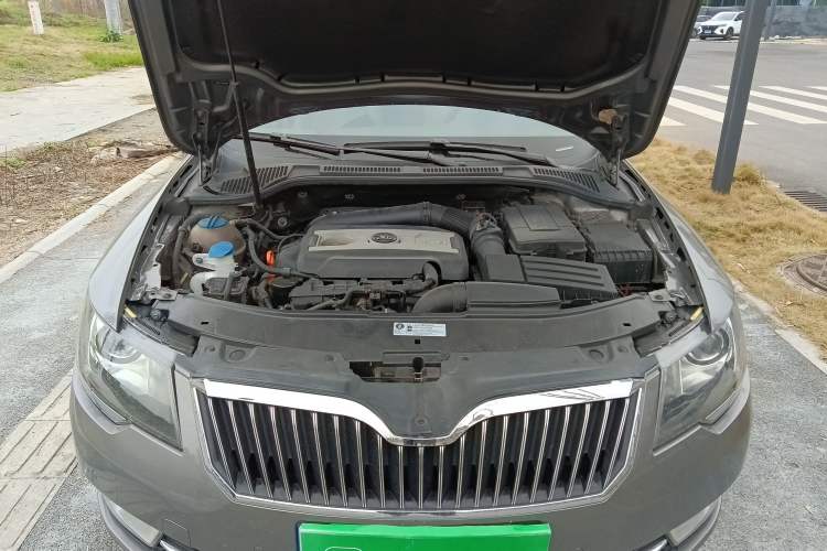Used Skoda Superb 2013 1.8TSI Automatic Yashi Edition Engine Bay