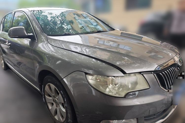 Used Skoda Superb 2013 1.4 TSI GreenLine2 Front Right 45 Deg