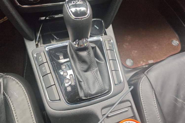 Used Skoda Superb 2013 Travel Edition 2.0 TSI Prestige Version Gear Lever