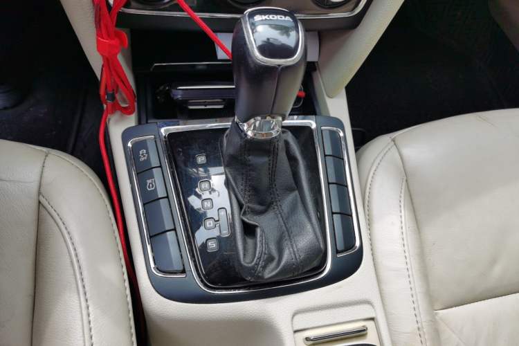 Used Skoda Superb 2013 1.8TSI Automatic MingShi Edition Gear Lever