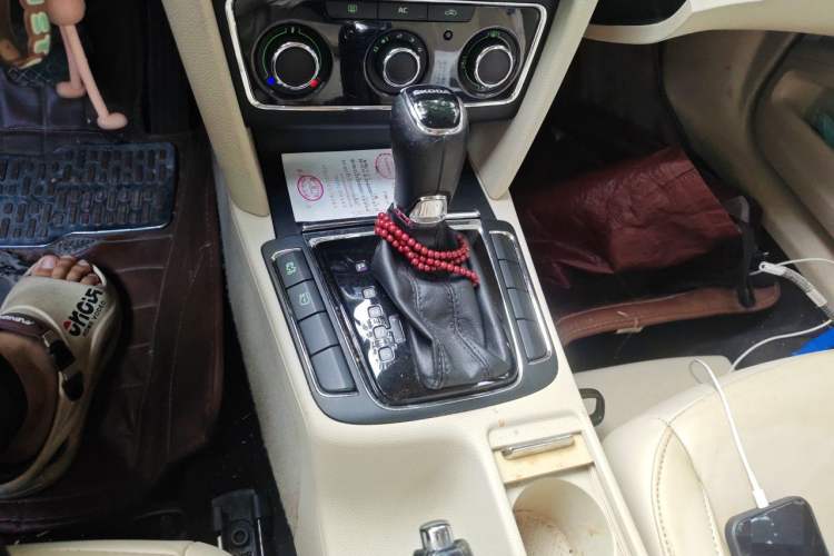 Used Skoda Superb 2013 1.8TSI Automatic MingShi Edition Gear Lever