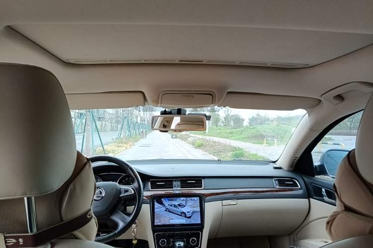 Used Skoda Superb 2013 1.8TSI Automatic Yashi Edition Headliner