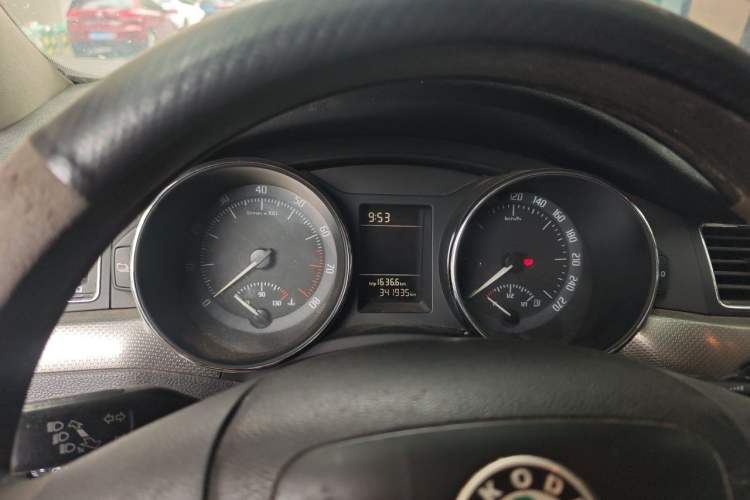 Used Skoda Superb 2013 1.4 TSI GreenLine2 Instrument Cluster
