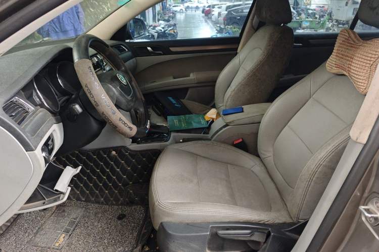 Used Skoda Superb 2013 1.4 TSI GreenLine2 Left Front Seat