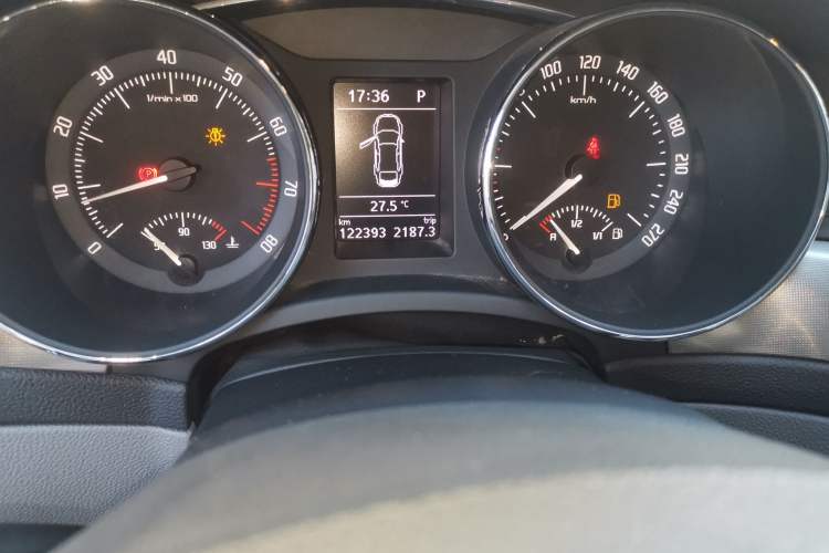 Used Skoda Superb 2013 1.4 TSI DSG Prestige Edition Odometer Close Up