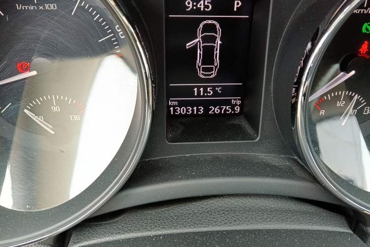Used Skoda Superb 2013 1.8TSI Automatic Yashi Edition Odometer Close Up