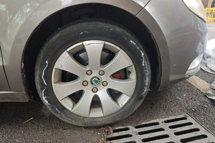 Used Skoda Superb 2013 1.4 TSI GreenLine2 Right Front Wheel Hub
