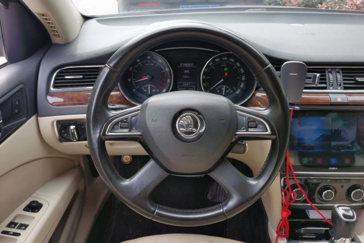 Used Skoda Superb 2013 1.8TSI Automatic MingShi Edition Steering Wheel