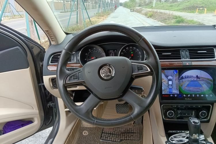 Used Skoda Superb 2013 1.8TSI Automatic Yashi Edition Steering Wheel