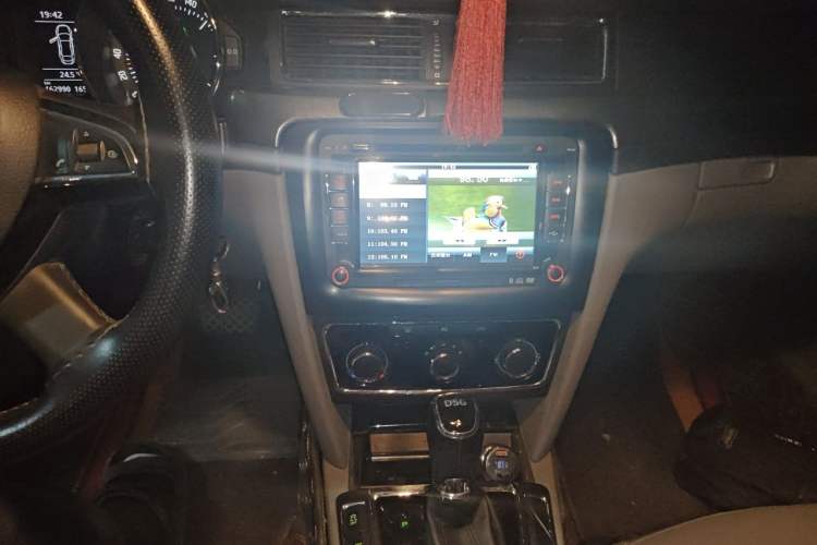 Used Skoda Superb 2013 1.4 TSI DSG Prestige Edition Audio And AC Panel