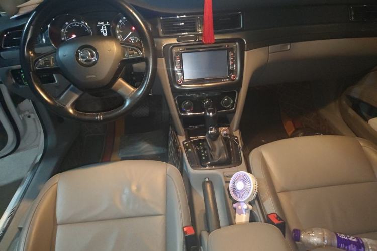 Used Skoda Superb 2013 1.4 TSI DSG Prestige Edition Center Console