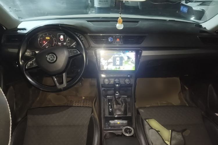 Used Skoda Superb 2013 1.4TSI DSG Sport Edition Center Console
