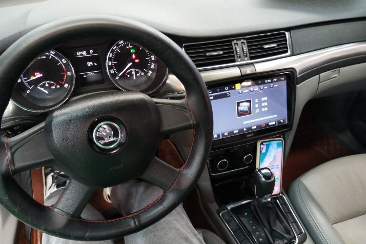 Used Skoda Superb 2013 1.4TSI DSG Sport Edition Center Console