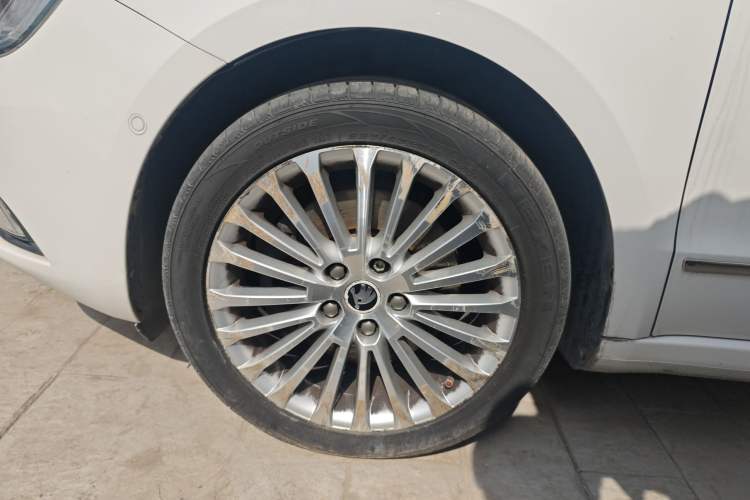 Used Skoda Superb 2013 1.8TSI Automatic Yashi Edition Exterior 4